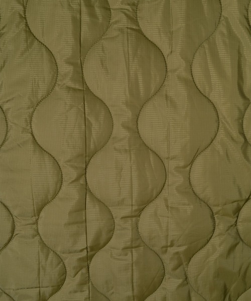 UNIVERSAL OVERALL(ユニバーサルオーバーオール)の「【UNIVERSAL OVERALL/ユニバーサルオーバーオール】 キルティング Vネック パイピング コート/ QUILT COAT/ ロングコート(ダウンジャケット/コート・メンズ・ブラック/オリーブ/オフホワイト・M/L/XL)」の12枚目の写真