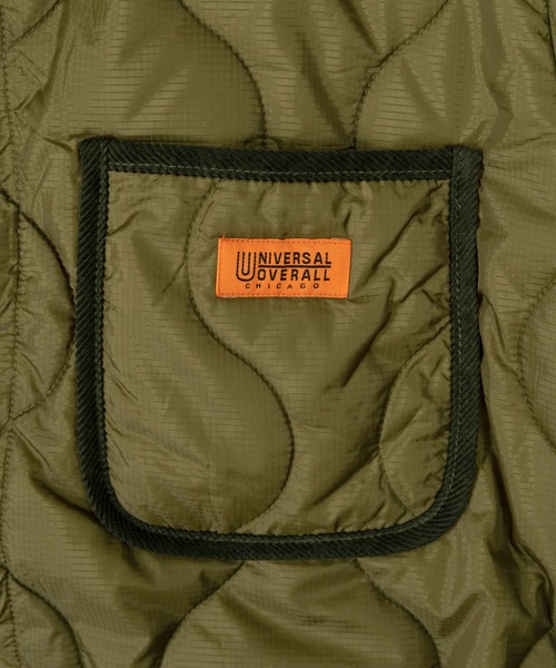 UNIVERSAL OVERALL(ユニバーサルオーバーオール)の「【UNIVERSAL OVERALL/ユニバーサルオーバーオール】 キルティング Vネック パイピング コート/ QUILT COAT/ ロングコート(ダウンジャケット/コート・メンズ・ブラック/オリーブ/オフホワイト・M/L/XL)」の6枚目の写真
