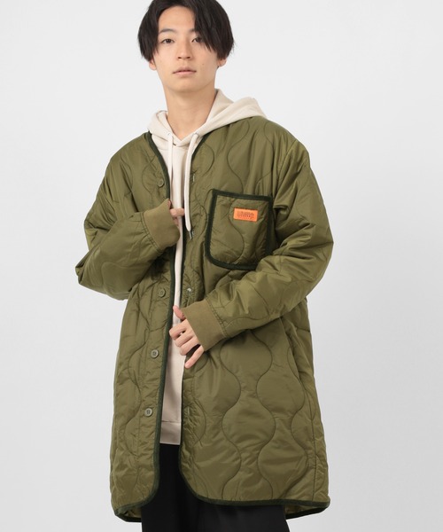 UNIVERSAL OVERALL(ユニバーサルオーバーオール)の「【UNIVERSAL OVERALL/ユニバーサルオーバーオール】 キルティング Vネック パイピング コート/ QUILT COAT/ ロングコート(ダウンジャケット/コート・メンズ・ブラック/オリーブ/オフホワイト・M/L/XL)」の20枚目の写真