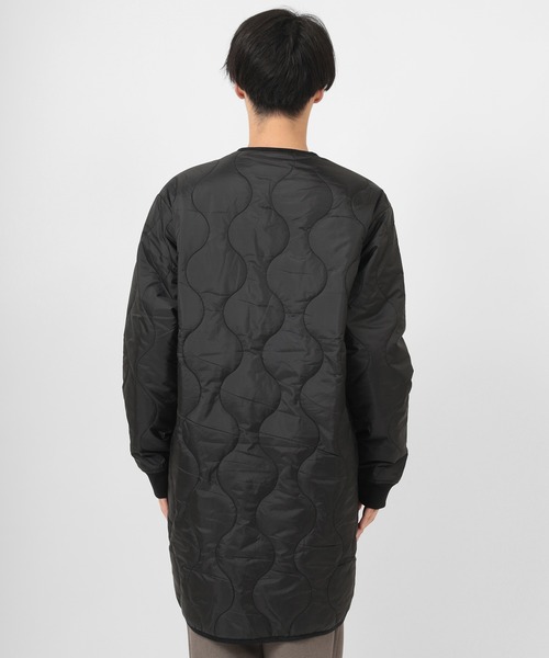 UNIVERSAL OVERALL(ユニバーサルオーバーオール)の「【UNIVERSAL OVERALL/ユニバーサルオーバーオール】 キルティング Vネック パイピング コート/ QUILT COAT/ ロングコート(ダウンジャケット/コート・メンズ・ブラック/オリーブ/オフホワイト・M/L/XL)」の18枚目の写真