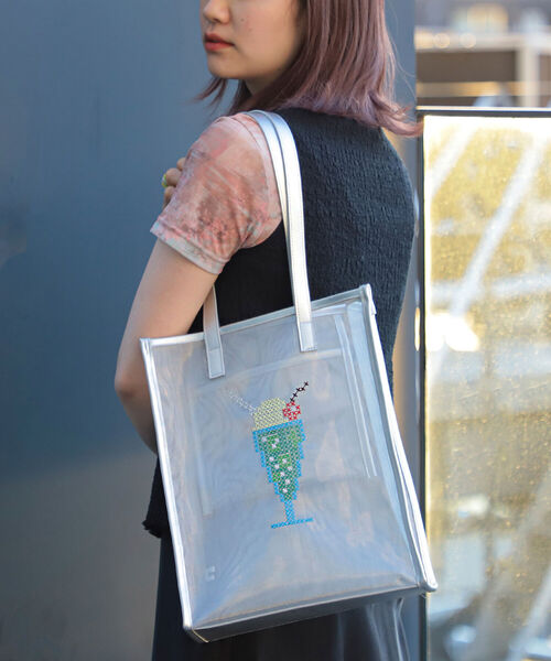 Ray BEAMS（レイビームス）の「Casselini × Ray BEAMS / 別注 クロス ステッチ トートバッグ（トートバッグ・レディース・シルバー/ブラック・ONE SIZE）」の3枚目の写真