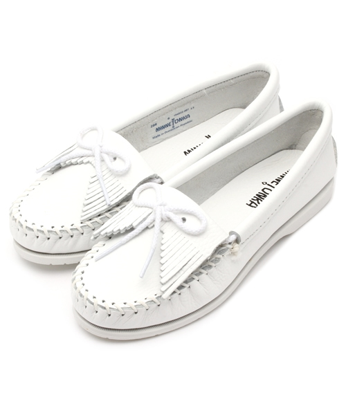 Minnetonka（ミネトンカ）の「★★【リンネル 5月号掲載】 MINNETONKA（ミネトンカ）:スムース モカシン（モカシン/デッキシューズ・レディース・オフホワイト/ネイビー・35/38/36/37）」の2枚目の写真