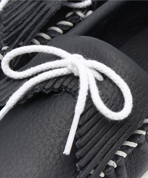 Minnetonka（ミネトンカ）の「★★【リンネル 5月号掲載】 MINNETONKA（ミネトンカ）:スムース モカシン（モカシン/デッキシューズ・レディース・オフホワイト/ネイビー・35/38/36/37）」の3枚目の写真