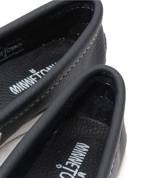 Minnetonka（ミネトンカ）の「★★【リンネル 5月号掲載】 MINNETONKA（ミネトンカ）:スムース モカシン（モカシン/デッキシューズ・レディース・オフホワイト/ネイビー・35/38/36/37）」の8枚目の写真