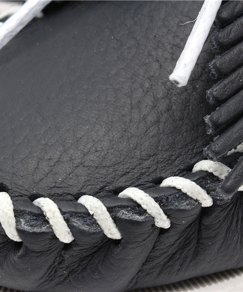 Minnetonka（ミネトンカ）の「★★【リンネル 5月号掲載】 MINNETONKA（ミネトンカ）:スムース モカシン（モカシン/デッキシューズ・レディース・オフホワイト/ネイビー・35/38/36/37）」の6枚目の写真