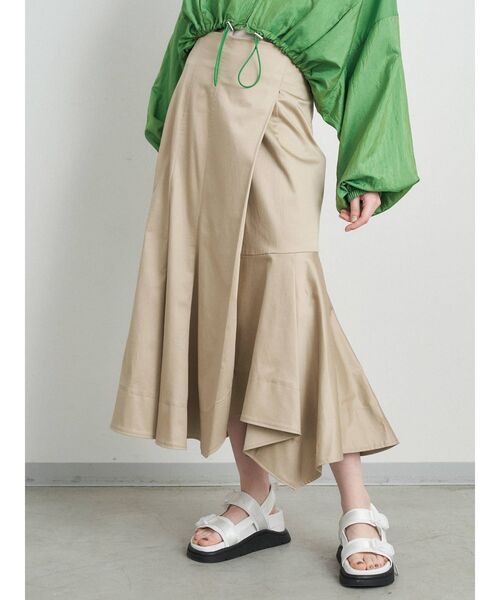 ELENDEEK（エレンディーク）の「アシンメトリーマーメイドスカート（スカート・レディース・オフホワイト/ライトグリーン/ベージュ・01/02）」の4枚目の写真