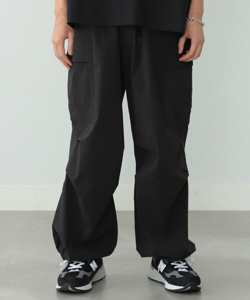 BeAMS DOT(ビームスドット)の「【WEB限定】BeAMS DOT / ナイロンコットン カーゴパンツ(カーゴパンツ・メンズ・ブラック/ベージュ・SMALL/MEDIUM/LARGE)」の3枚目の写真