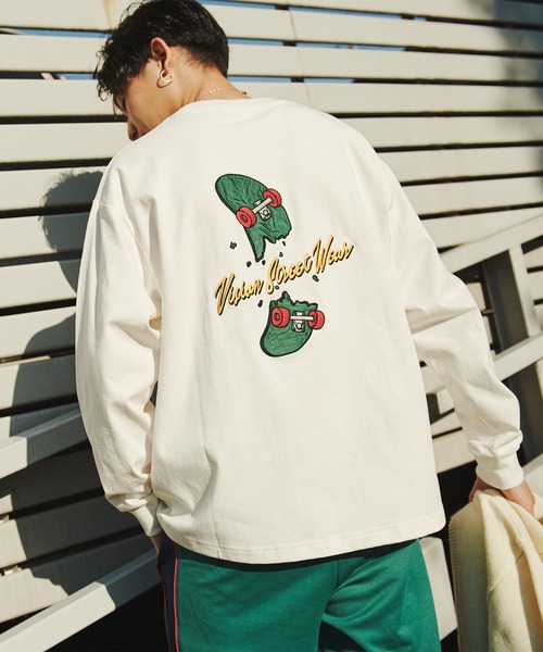 VISION STREET WEAR(ヴィジョンストリートウェア)の「【VISION STREET WEAR】スケボーサテンワッペンクルーネックロンT(Tシャツ/カットソー・レディース・グリーン/ブルー/ブラック/ホワイト・LARGE/X-LARGE/MEDIUM)」の3枚目の写真