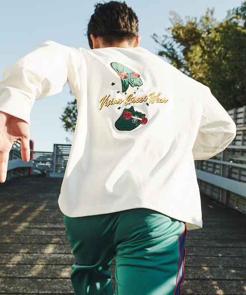 VISION STREET WEAR(ヴィジョンストリートウェア)の「【VISION STREET WEAR】スケボーサテンワッペンクルーネックロンT(Tシャツ/カットソー・レディース・グリーン/ブルー/ブラック/ホワイト・LARGE/X-LARGE/MEDIUM)」の16枚目の写真