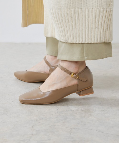 menue（メヌエ）の「スクエアトゥ ストラップ パンプス（パンプス・レディース・アイボリー/ブラック/ダークブラウン/ミント/グリーン/ブラック系その他/グレイッシュベージュ/シルバー/ダークブラウン系・21.5cm/22.0cm/22.5cm/23.0cm/23.5cm/24.0cm/24.5cm/25.0cm/25.5cm/26.0cm）」の7枚目の写真