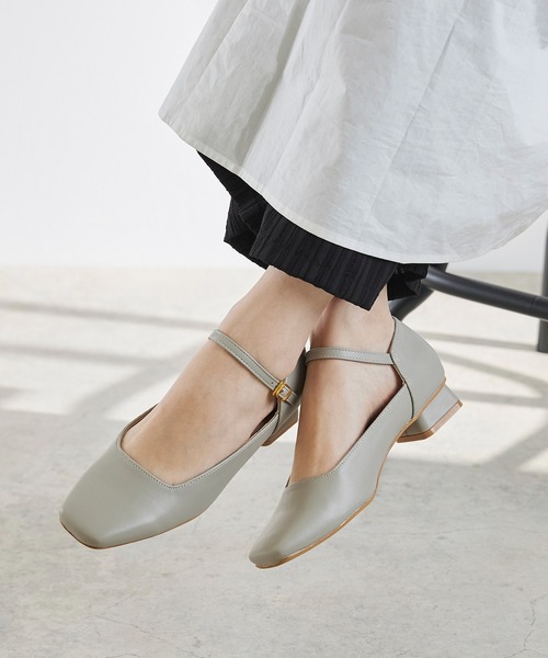 menue（メヌエ）の「スクエアトゥ ストラップ パンプス（パンプス・レディース・アイボリー/ブラック/ダークブラウン/ミント/グリーン/ブラック系その他/グレイッシュベージュ/シルバー/ダークブラウン系・21.5cm/22.0cm/22.5cm/23.0cm/23.5cm/24.0cm/24.5cm/25.0cm/25.5cm/26.0cm）」の9枚目の写真
