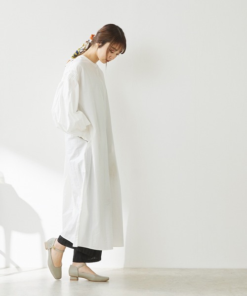 menue（メヌエ）の「スクエアトゥ ストラップ パンプス（パンプス・レディース・アイボリー/ブラック/ダークブラウン/ミント/グリーン/ブラック系その他/グレイッシュベージュ/シルバー/ダークブラウン系・21.5cm/22.0cm/22.5cm/23.0cm/23.5cm/24.0cm/24.5cm/25.0cm/25.5cm/26.0cm）」の14枚目の写真