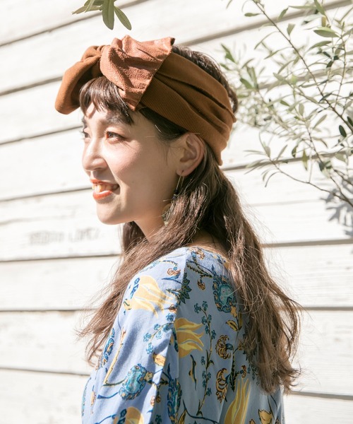 チャイハネ（チャイハネ）の「【チャイハネ】レザー風リボンヘアバンド（ヘアバンド・レディース・ブラック/ベージュ/ブラウン・FREE）」の7枚目の写真