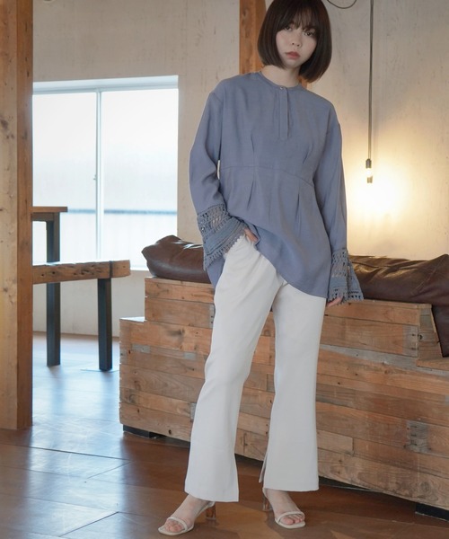 AULI(アウリィ)の「【低身長向けサイズ】スリットフレアパンツ(スラックス・レディース・ブラック/ベージュ/アイボリー・S/XS/XXS)」の11枚目の写真