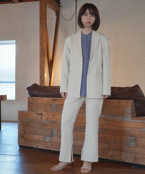 AULI(アウリィ)の「【低身長向けサイズ】スリットフレアパンツ(スラックス・レディース・ブラック/ベージュ/アイボリー・S/XS/XXS)」の18枚目の写真