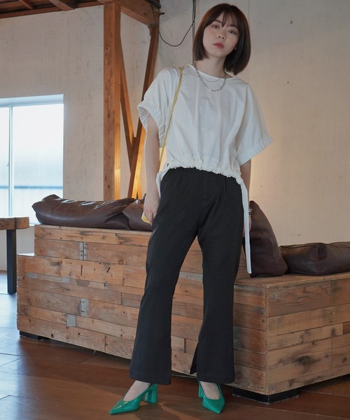 AULI(アウリィ)の「【低身長向けサイズ】スリットフレアパンツ(スラックス・レディース・ブラック/ベージュ/アイボリー・S/XS/XXS)」の7枚目の写真