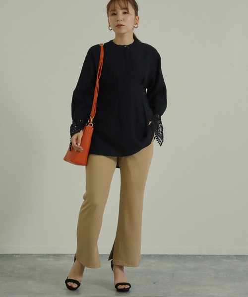 AULI(アウリィ)の「【低身長向けサイズ】スリットフレアパンツ(スラックス・レディース・ブラック/ベージュ/アイボリー・S/XS/XXS)」の12枚目の写真