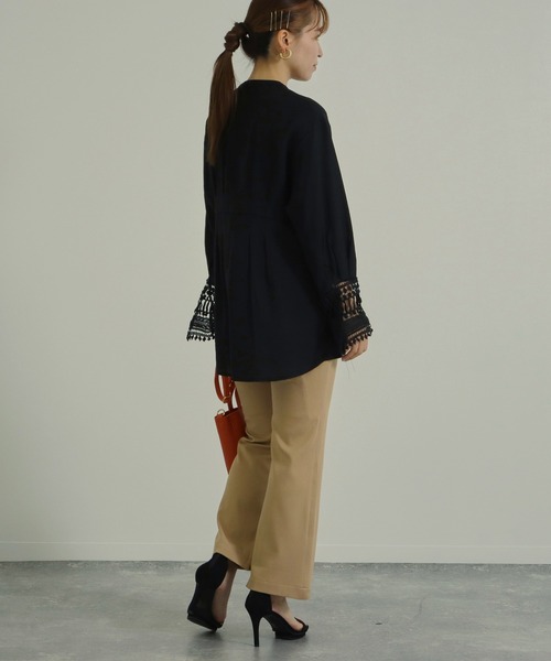 AULI(アウリィ)の「【低身長向けサイズ】スリットフレアパンツ(スラックス・レディース・ブラック/ベージュ/アイボリー・S/XS/XXS)」の19枚目の写真