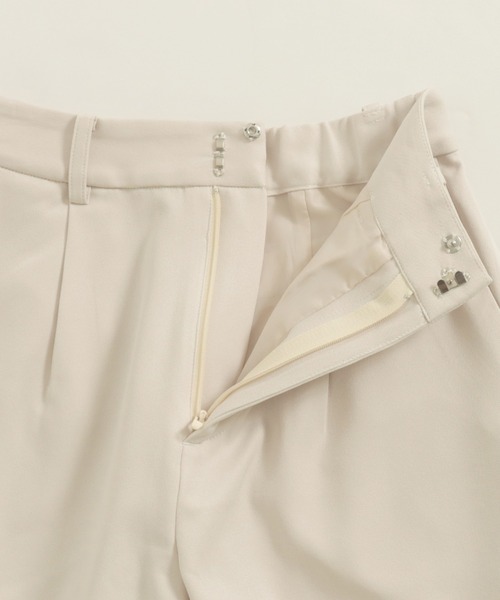 AULI(アウリィ)の「【低身長向けサイズ】スリットフレアパンツ(スラックス・レディース・ブラック/ベージュ/アイボリー・S/XS/XXS)」の5枚目の写真