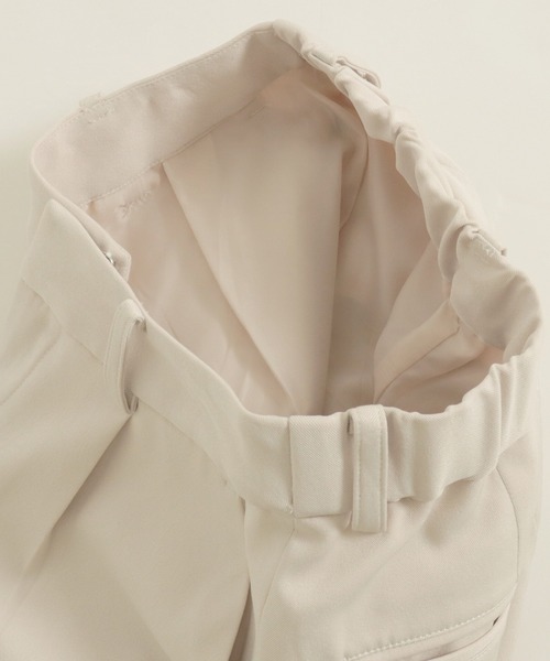 AULI(アウリィ)の「【低身長向けサイズ】スリットフレアパンツ(スラックス・レディース・ブラック/ベージュ/アイボリー・S/XS/XXS)」の8枚目の写真