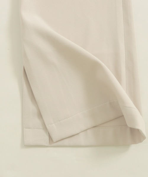 AULI(アウリィ)の「【低身長向けサイズ】スリットフレアパンツ(スラックス・レディース・ブラック/ベージュ/アイボリー・S/XS/XXS)」の17枚目の写真