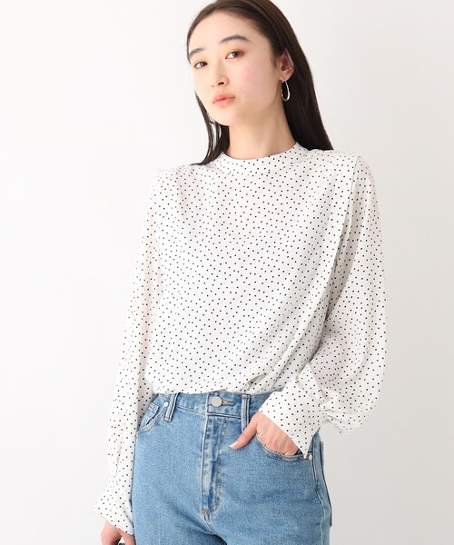 OPAQUE.CLIP(オペークドットクリップ)の「◆ハイネックタックブラウス(シャツ/ブラウス・レディース・ホワイト系その他/オフホワイト/ブラック系/ブルー・40/38/42)」の2枚目の写真