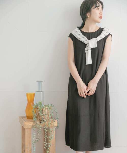 ITEMS URBANRESEARCH(アイテムズ アーバンリサーチ)の「リネンレーヨンフレンチワンピース(ワンピース・レディース・ブラック/グリーン/モカ・FREE)」の2枚目の写真