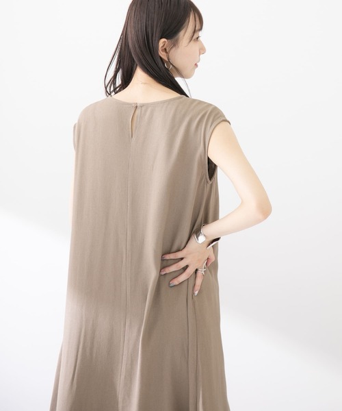 ITEMS URBANRESEARCH(アイテムズ アーバンリサーチ)の「リネンレーヨンフレンチワンピース(ワンピース・レディース・ブラック/グリーン/モカ・FREE)」の8枚目の写真