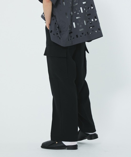 UNITED TOKYO（ユナイテッドトウキョウ）の「リネンキャンバスカーゴワイドパンツ（カーゴパンツ・メンズ・ブラック/グリーン/アイボリー・1/2/3）」の8枚目の写真