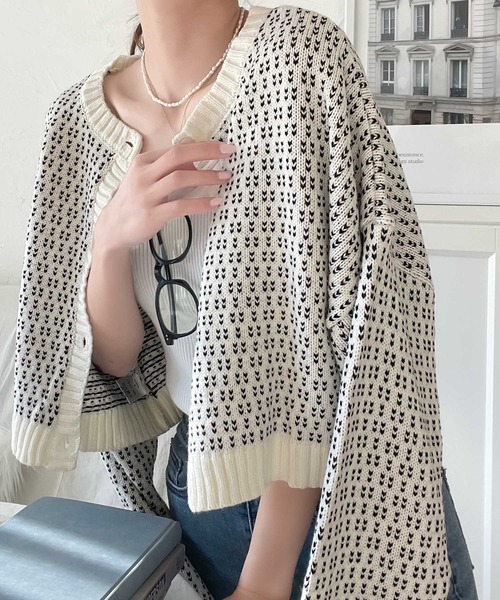 classicalelf（クラシカルエルフ）の「装いを華やかに。2wayジャガードニットショート丈カーディガン（カーディガン/ボレロ・レディース・ブラック/オフホワイト/ネイビー/グリーン・LARGE/X-LARGE/SMALL/MEDIUM）」の3枚目の写真