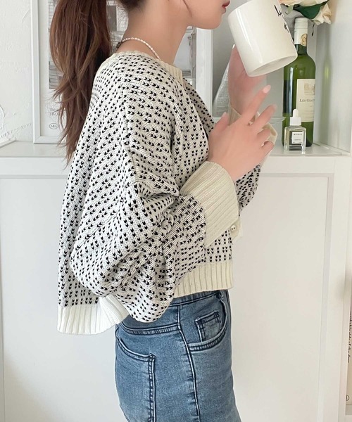 classicalelf（クラシカルエルフ）の「装いを華やかに。2wayジャガードニットショート丈カーディガン（カーディガン/ボレロ・レディース・ブラック/オフホワイト/ネイビー/グリーン・LARGE/X-LARGE/SMALL/MEDIUM）」の17枚目の写真