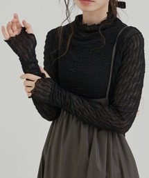 “シアーストライプハイネックカットソー”　　　　　　　　　　　　　　　　　　　　　　　　　　　　　　　　　　　　　レイヤードスタイルに欠かせないシアー素材のハイネックニットソー