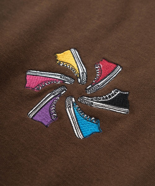 CONVERSE(コンバース)の「【CONVERSE/コンバース】6シューズ サークルサガラ刺繍 ワンポイントトレーナー/ クルーネック袖切替えスウェット/ ビッグシルエット(スウェット・メンズ・ブラウン/ワイン/アッシュグレー/ブルー/ブラック/ブラック系その他・M/L/XL)」の10枚目の写真