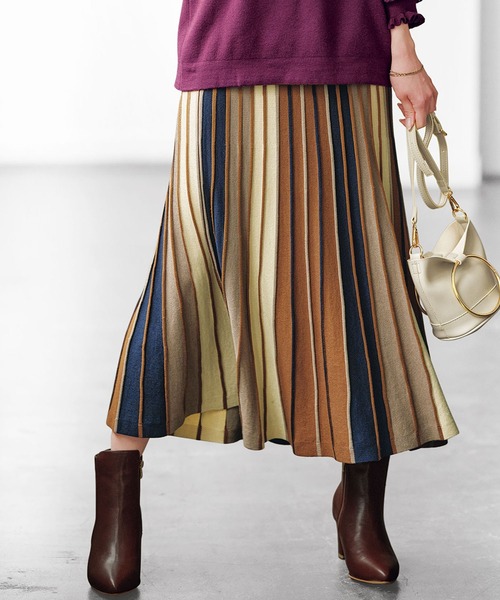 BELLUNA PLUS（ベルーナ）の「プリーツ風フレアーニットスカート（スカート・レディース・グレイッシュベージュ/チャコール/ブルー系/ブラウン系/グリーン系その他/ブラック系その他/ピンク系その他/イエロー系/ベージュ系/モカ/ライトブルー/ブラック/ボルドー・SMALL/LARGE/X-LARGE/MEDIUM）」の6枚目の写真