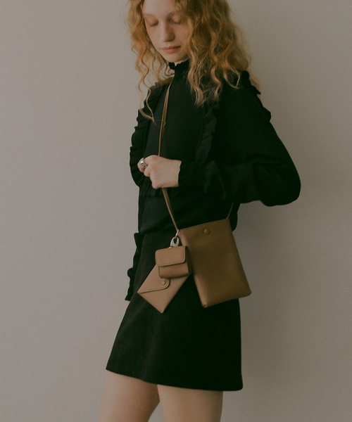 EFOLE(エフォル)の「Mulch smartphone shoulder bag / マルチ スマホショルダー バッグ(ショルダーバッグ・レディース・ブラウン/ブラック・FREE)」の9枚目の写真