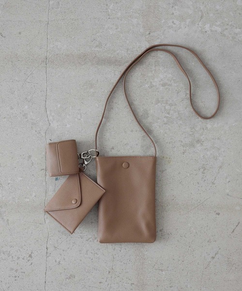 EFOLE(エフォル)の「Mulch smartphone shoulder bag / マルチ スマホショルダー バッグ(ショルダーバッグ・レディース・ブラウン/ブラック・FREE)」の4枚目の写真
