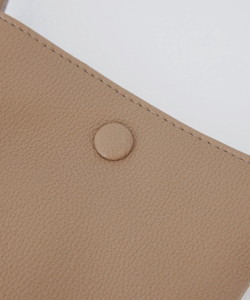 EFOLE(エフォル)の「Mulch smartphone shoulder bag / マルチ スマホショルダー バッグ(ショルダーバッグ・レディース・ブラウン/ブラック・FREE)」の5枚目の写真