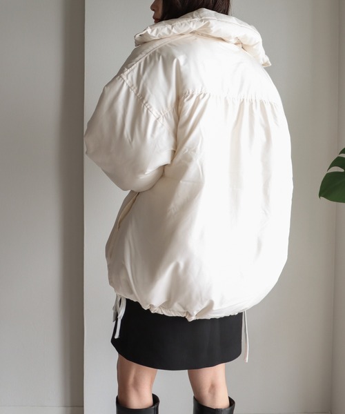 COURO（コウロ）の「ボリュームスリーブエコダウンミドルコート 襟取り外し可能（ダウンジャケット/コート・レディース・ブラック/カーキ/アイボリー・FREE）」の5枚目の写真