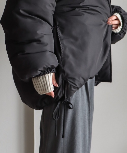 COURO（コウロ）の「ボリュームスリーブエコダウンミドルコート 襟取り外し可能（ダウンジャケット/コート・レディース・ブラック/カーキ/アイボリー・FREE）」の19枚目の写真