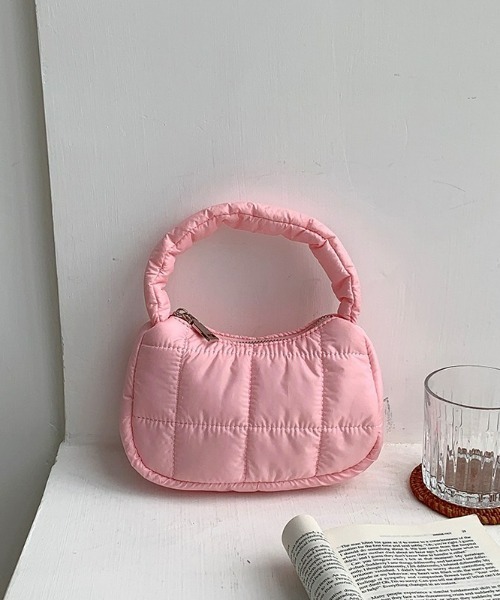 LAC-VERT（ラック・ヴェール）の「キルティングナイロンポーチサイズバッグ（ハンドバッグ・レディース・ブラック/ブルー/ホワイト/ピンク/イエロー・FREE）」の5枚目の写真