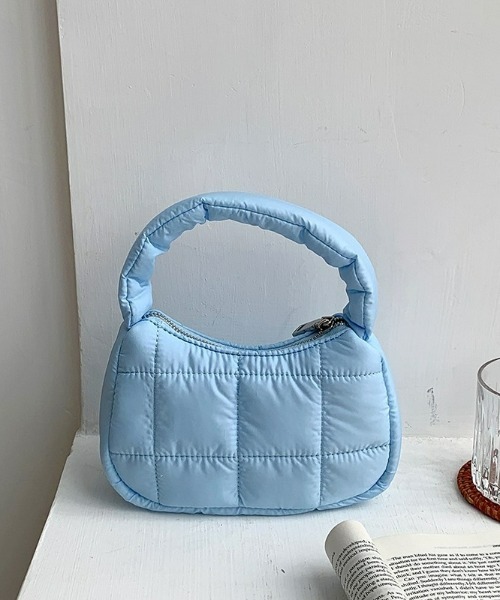 LAC-VERT（ラック・ヴェール）の「キルティングナイロンポーチサイズバッグ（ハンドバッグ・レディース・ブラック/ブルー/ホワイト/ピンク/イエロー・FREE）」の3枚目の写真