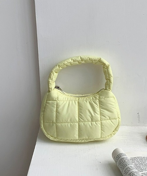 LAC-VERT（ラック・ヴェール）の「キルティングナイロンポーチサイズバッグ（ハンドバッグ・レディース・ブラック/ブルー/ホワイト/ピンク/イエロー・FREE）」の8枚目の写真