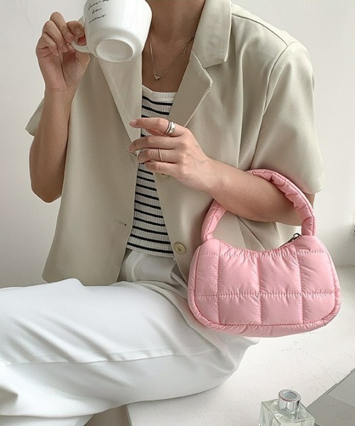 LAC-VERT（ラック・ヴェール）の「キルティングナイロンポーチサイズバッグ（ハンドバッグ・レディース・ブラック/ブルー/ホワイト/ピンク/イエロー・FREE）」の9枚目の写真