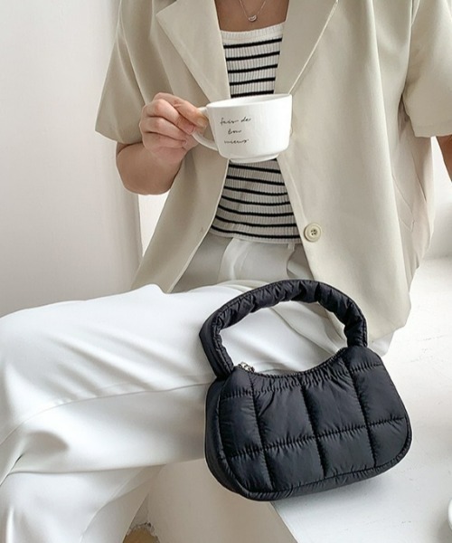 LAC-VERT（ラック・ヴェール）の「キルティングナイロンポーチサイズバッグ（ハンドバッグ・レディース・ブラック/ブルー/ホワイト/ピンク/イエロー・FREE）」の11枚目の写真