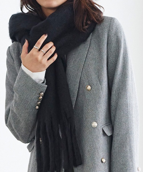 Pierrot（ピエロ）の「ふんわりフェイクウールマフラー（マフラー・レディース・ライトベージュ/モカ/ブラック/アイボリー/ライトグレー・FREE）」の2枚目の写真