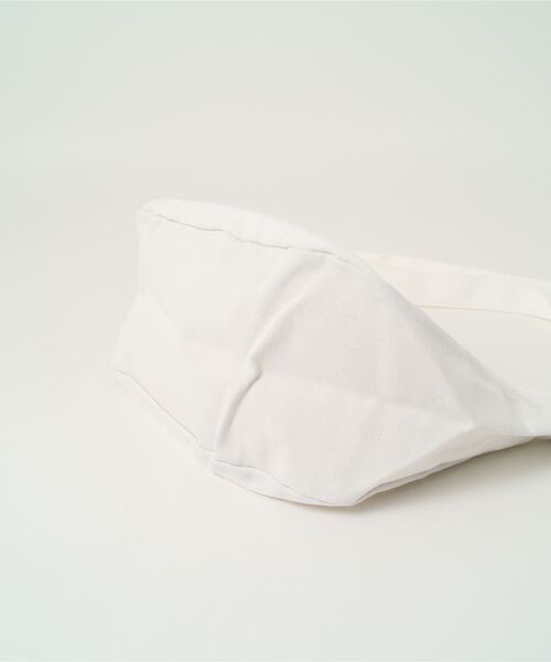 florist（フローリスト）の「【軽量】ユニセックスメッセンジャーショルダーバッグ（ショルダーバッグ・レディース・ホワイト/ブラック・FREE）」の4枚目の写真