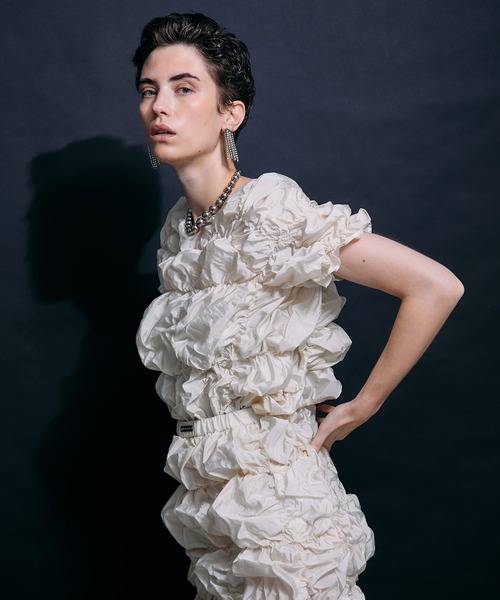 PRANK PROJECT(プランクプロジェクト)の「しぼりプリーツ2WAYトップ/Wrung Pleats Two-way Top(その他トップス・レディース・ホワイト/ブラック・FREE)」の20枚目の写真