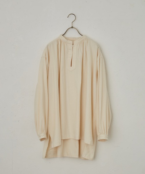 IKKUNA(イクナ)の「pullover blouse/プルオーバーブラウス(シャツ/ブラウス・レディース・チャコールグレー/サンドベージュ・1)」の15枚目の写真