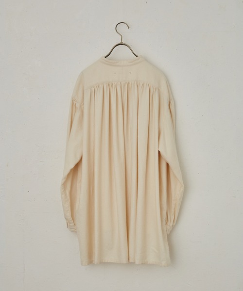 IKKUNA(イクナ)の「pullover blouse/プルオーバーブラウス(シャツ/ブラウス・レディース・チャコールグレー/サンドベージュ・1)」の14枚目の写真