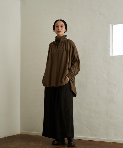 IKKUNA(イクナ)の「pullover blouse/プルオーバーブラウス(シャツ/ブラウス・レディース・チャコールグレー/サンドベージュ・1)」の13枚目の写真